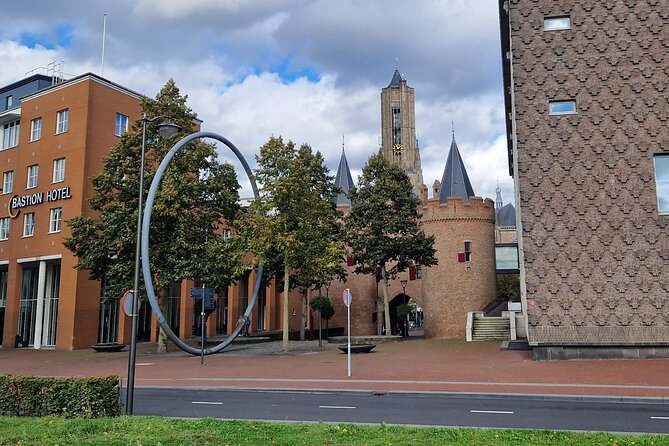 1,5 hour private guided Highlights of Arnhem City Walk - John Frost Bridge and the Battle of Arnhem