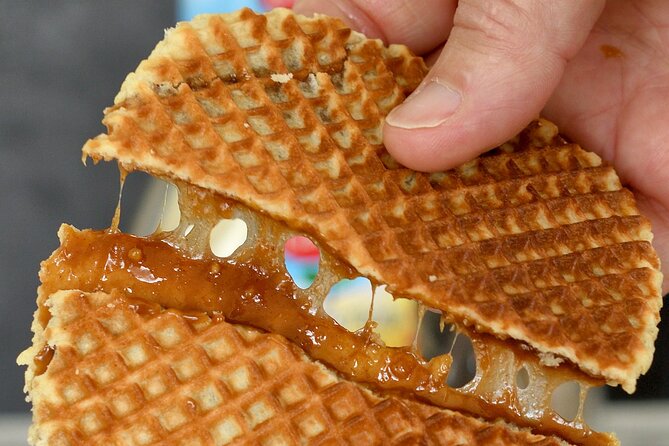 2 hour food tasting Tour in Amsterdam Group Tour - Dam Square: chocolate, stroopwafels, and a Dutch drink