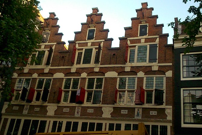 2 Hours Private Walking Tour of the Highlights of Amsterdam - Begijnhof and free Dutch paintings