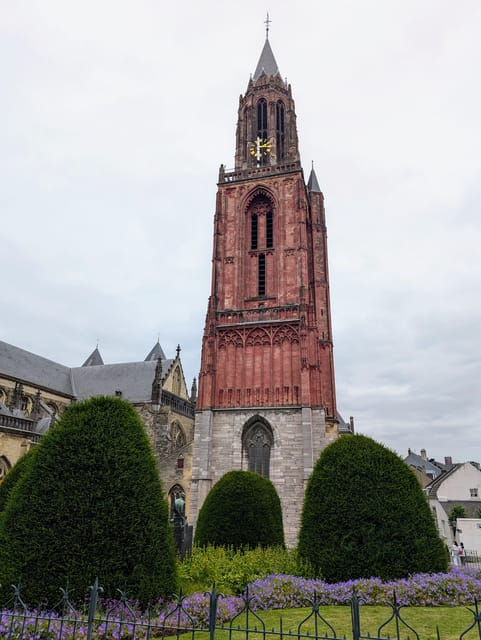 2H Walking Tour Maastricht - Starting beside the Basilica of Our Lady