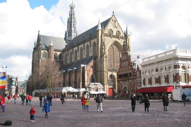 90 minutes Self-Guided Walking tour with puzzles in Haarlem - Following the water toward Molen De Adriaan