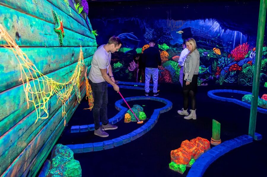 Aloha Amsterdam: 12-Hole Glow-in-the-Dark Mini-Golf - Who should book this experience?