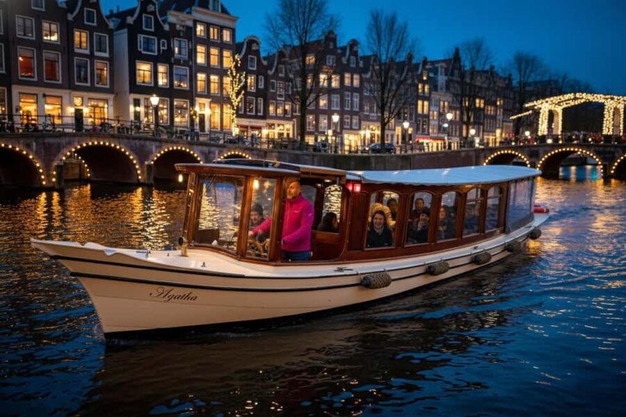 Amsterdam:1.5-Hour Canal Cruise local Guide, Drinks & Snacks - The Red Light District from the canal