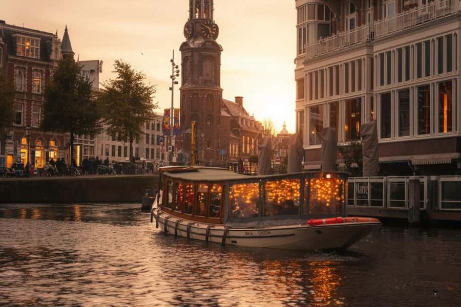 Amsterdam:1.5-Hour Canal Cruise local Guide, Drinks & Snacks - Zeedijk and Amsterdam Centraal