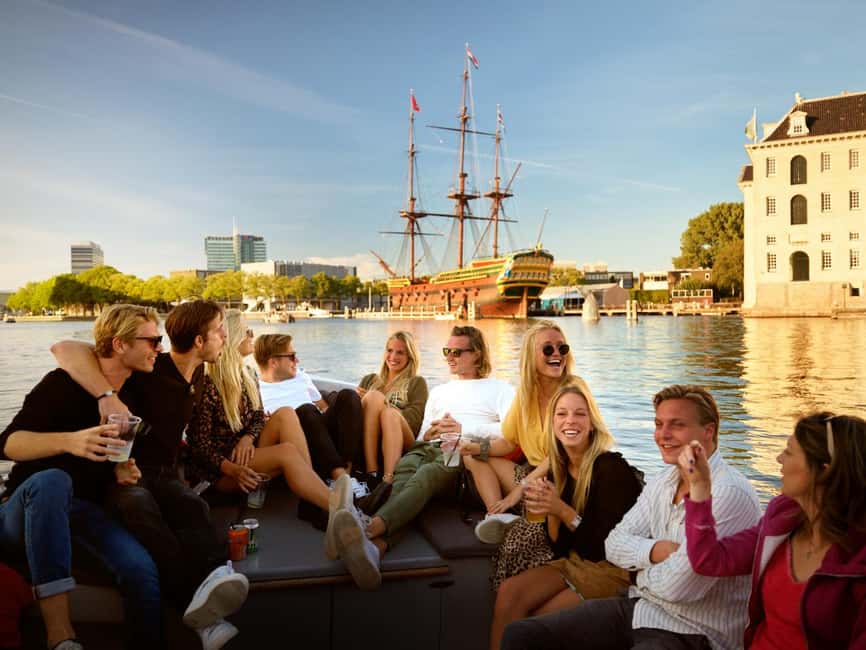 Amsterdam:1.5-Hour Canal Cruise local Guide, Drinks & Snacks - Meeting the pink-shirted crew