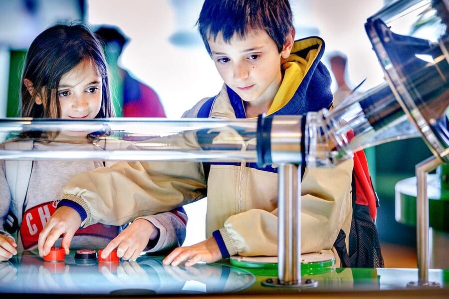 Amsterdam: 1-Hour Canal Cruise & NEMO Science Museum - What the $40 price really buys you