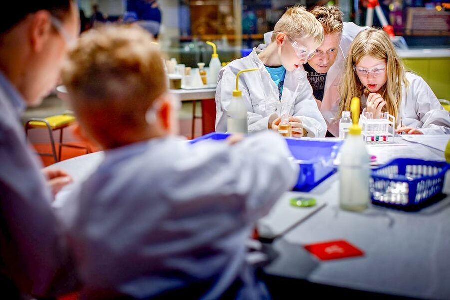 Amsterdam: 1-Hour Canal Cruise & NEMO Science Museum - A practical plan for using the ticket