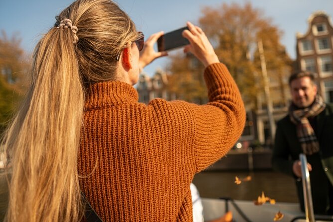 Amsterdam 1-Hour Canal Cruise With Live Guide - Rijksmuseum, Spiegelgracht, and the Museum Quarter