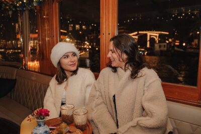 2-Hour Canal Cruise incl. Drinks & Dutch Snacks