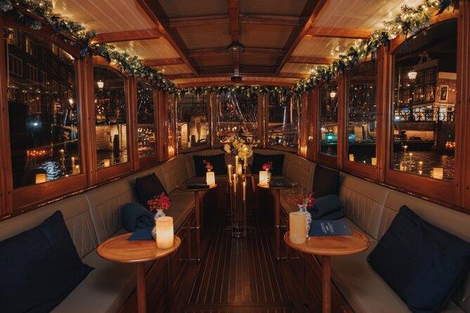 Amsterdam: 2-Hour Canal Cruise incl. Drinks & Dutch Snacks - Houseboats, churches, and curious corners