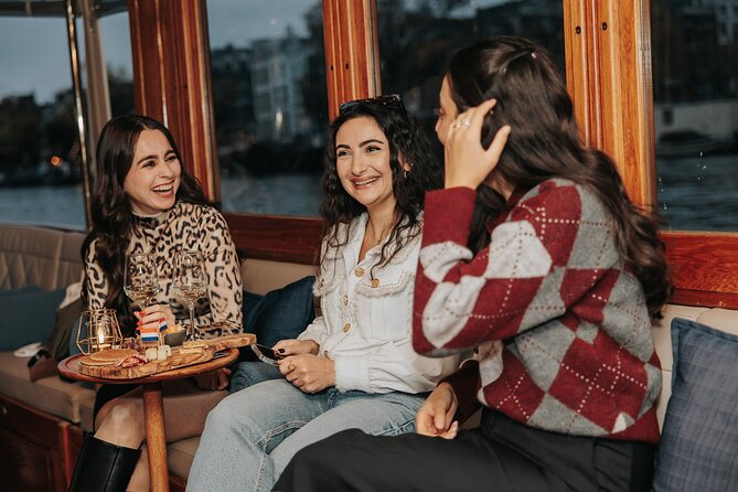 Amsterdam: 2-Hour Canal Cruise incl. Drinks & Dutch Snacks - What the guides add to the ride
