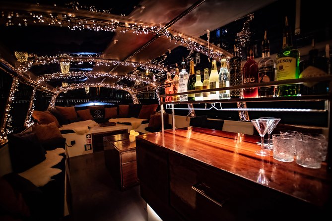 Amsterdam 2-Hour Evening Cruise With Live Guide and Bar - The live guide makes or breaks the ride