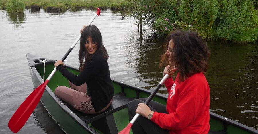 Amsterdam: 2-Hour Guided Canoe Trip - The halfway drink and garden break