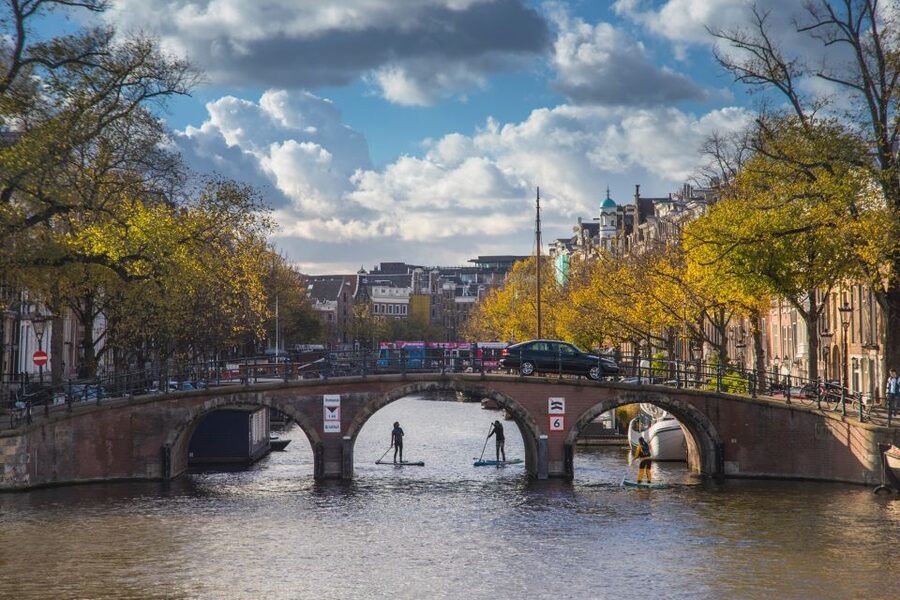 Amsterdam: 2-Hour Stand Up Paddle Board Tour - Choosing between the Red Light District and de Oude Waal