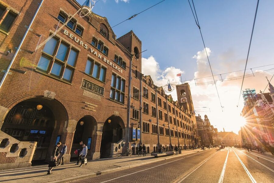 Amsterdam: 3-Hour Private Bike Tour of the City Center - Price, languages, and overall value