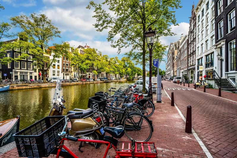 Amsterdam: 3-Hour Private Bike Tour of the City Center - Why a bicycle is the right way to see Amsterdam