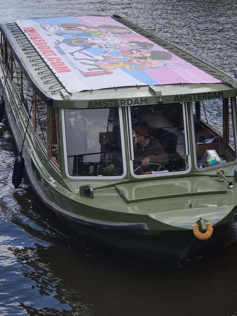 Amsterdam: 420 Smoke-Friendly Boat Tour - Finding the white boat near the red light district