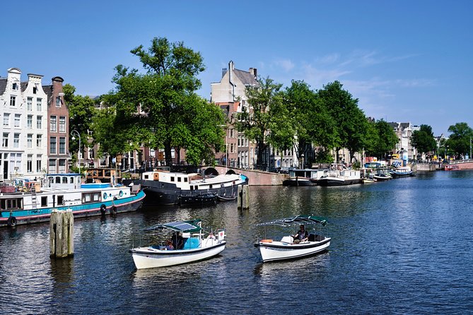Amsterdam: 60-Minute Guided Private Canal Cruise with Drinks - The 17th-century canal belt