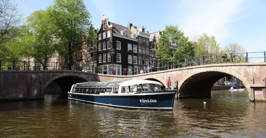Amsterdam: 75 Minute City Canal Cruise with Audio Guide - Herengracht and the canal belt
