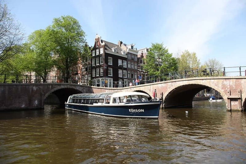Amsterdam: 75 Minute City Canal Cruise with Audio Guide - Reaching the southern departure dock