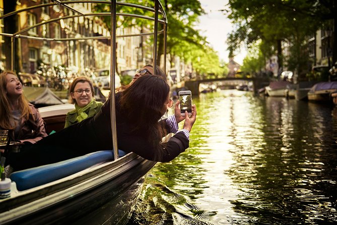 Amsterdam 90-min Private Canal Cruise with Live Guide and Drinks - Five things to know before you book
