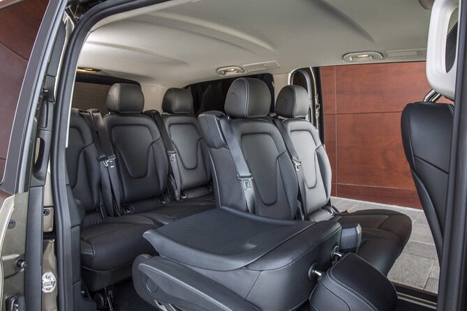 Amsterdam Airport Private Arrival Transfer by Luxury Van - From Schiphol baggage claim to the arrivals hall