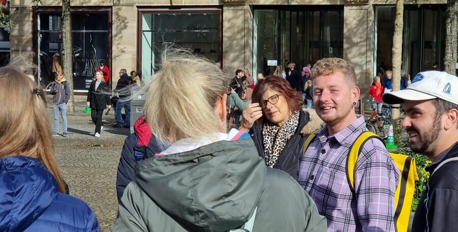 Amsterdam All In One Tour Walking Tour - The guides and the small-group feel