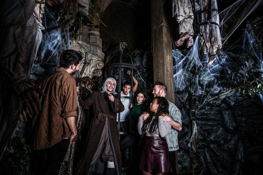 Amsterdam: Amsterdam Dungeon Entrance Ticket - The live shows and audience participation