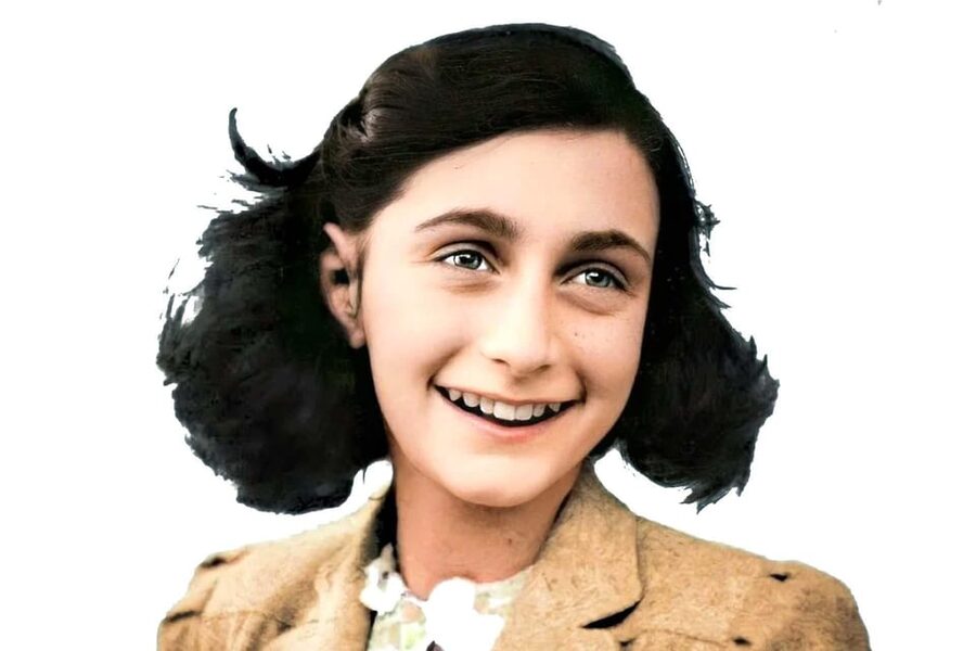 Amsterdam: Anne Frank Guided Small Group Walking Tour - Starting at Beursplein near the bronze bull