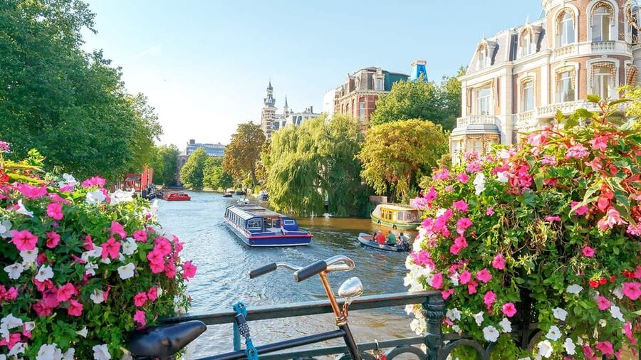 Amsterdam Audioguide - TravelMate app for your smartphone - Anne Frank House and the city’s difficult stories