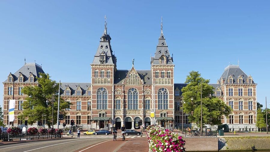 Amsterdam Audioguide - TravelMate app for your smartphone - The Van Gogh Museum and a sensible listening plan
