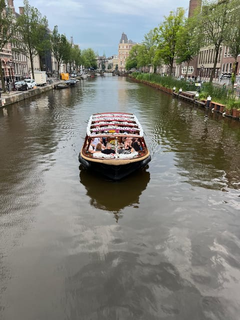 Amsterdam: Boat Tour with Optional Unlimited Drinks - The route from De Oude Kerk to the Amstel
