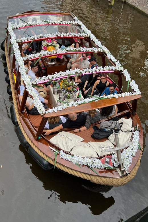 Amsterdam: Boat Tour with Optional Unlimited Drinks - De Sluyswacht, Rembrandt House, and Sint Antoniesluis