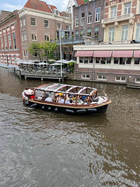 Amsterdam: Boat Tour with Optional Unlimited Drinks - Drinks, music, and the smoke-friendly atmosphere