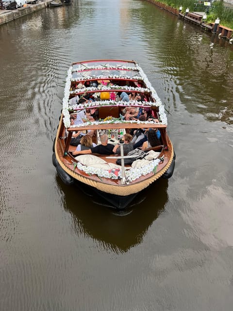 Amsterdam: Boat Tour with Optional Unlimited Drinks - Comfort, group size, and guide quality