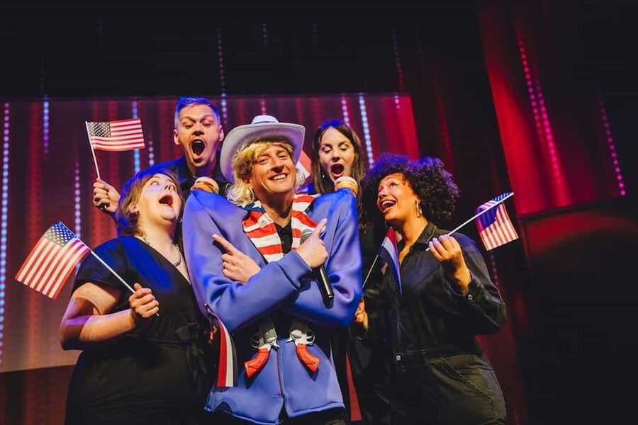 Amsterdam: ‘Boom Chicago’ English Comedy Show - The comedy style and language level