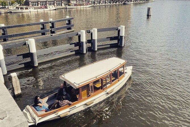 Amsterdam Breakfast Cruise on Private Luxury Boat - Guided commentary without a crowded group