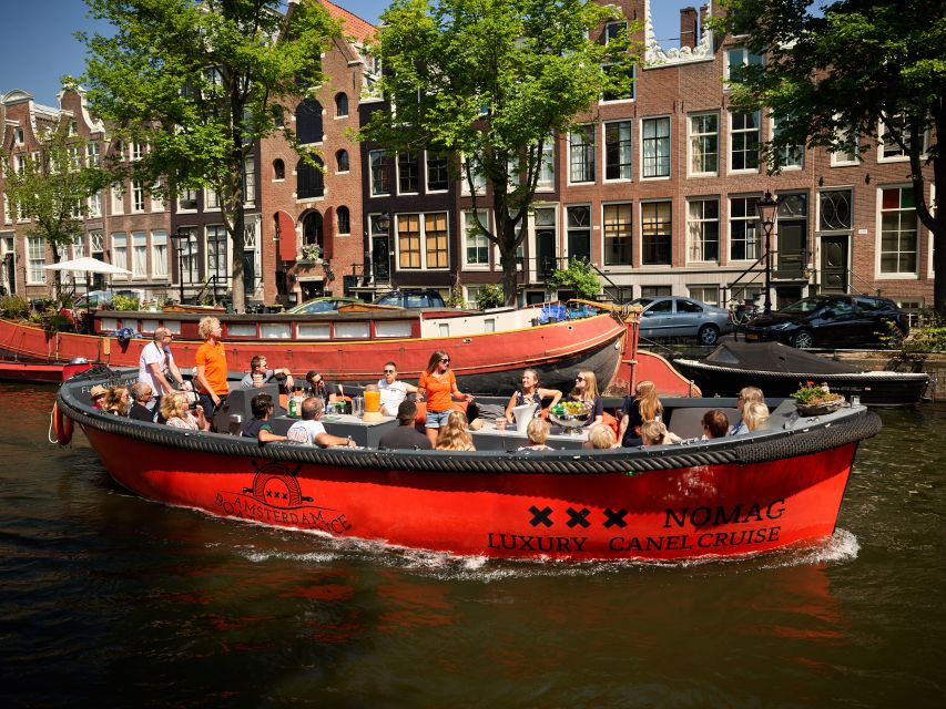 Amsterdam: Canal Belt Private Beer Boat Tour - How the skipper shapes the experience