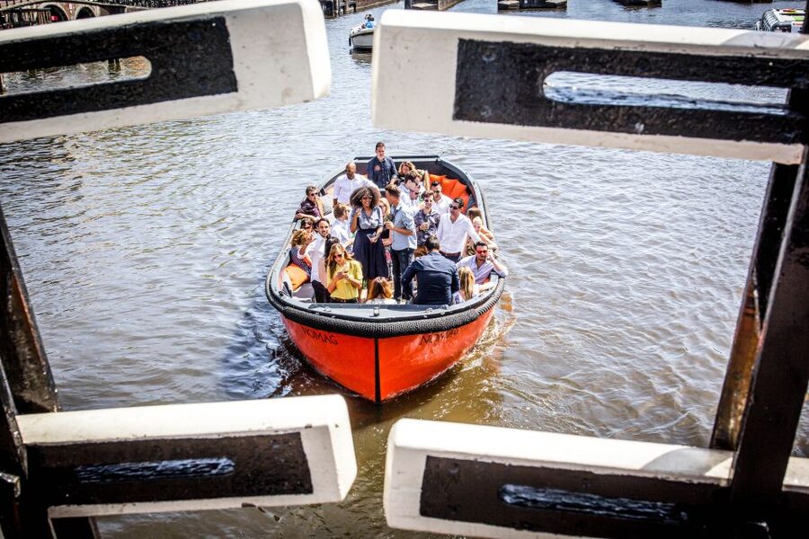 Amsterdam: Canal Belt Private Beer Boat Tour - Who should book this beer boat