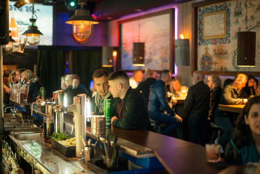 Amsterdam: Canal Cruise and Entrance to Xtracold Icebar - A practical one-day plan