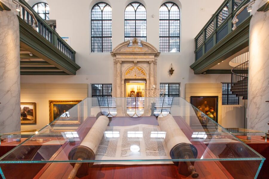 Amsterdam: Canal Cruise and Jewish Cultural Quarter Tickets - Who will enjoy this most?