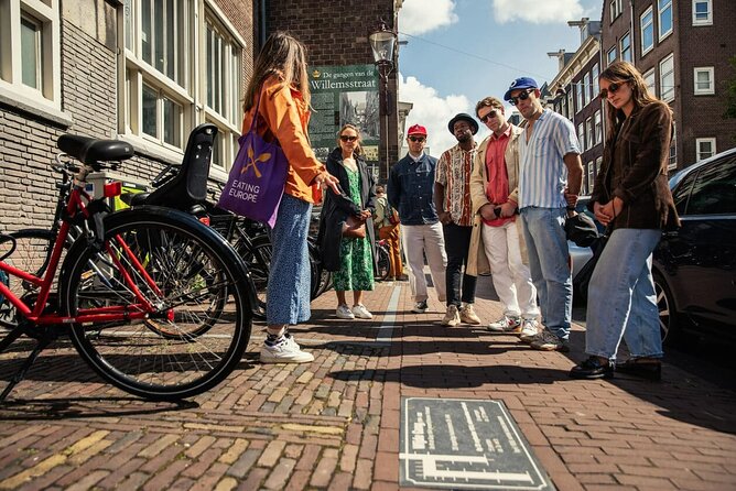 Amsterdam Canal Cruise and local Food Tour - Leaving the main routes for quieter Amsterdam streets