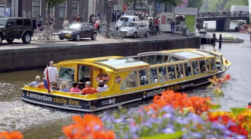 Amsterdam: Canal Cruise from Anne Frank Museum - The first canals: Nine Streets and Herengracht
