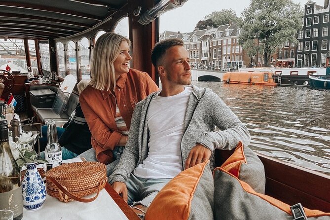 Amsterdam Canal Cruise in Classic Salon Boat With Drinks and Cheese - The weather and boarding reality