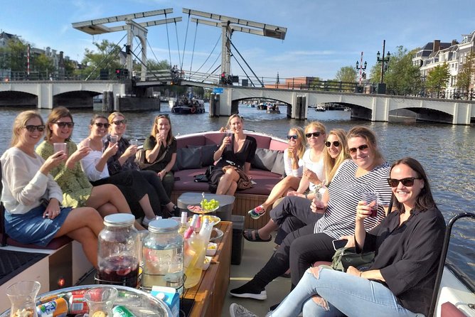 Amsterdam canal cruise in open boat – Guided tour - Prinsengracht, Herengracht, and Keizersgracht