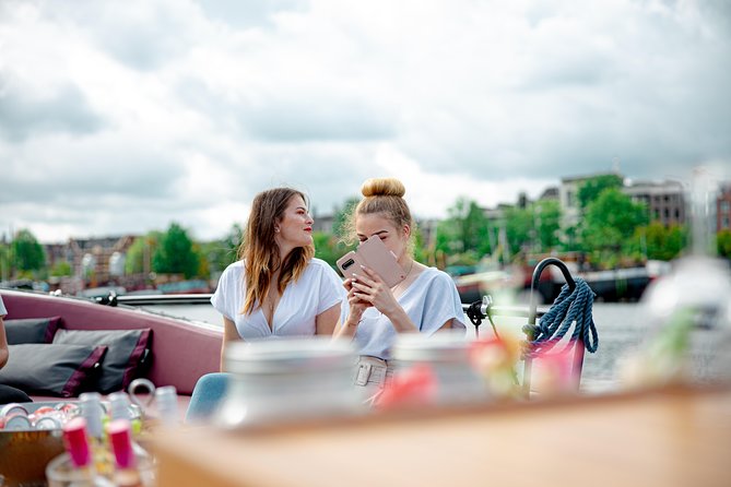 Amsterdam canal cruise in open boat – Guided tour - Drinks, Group Mood, and the Social Side