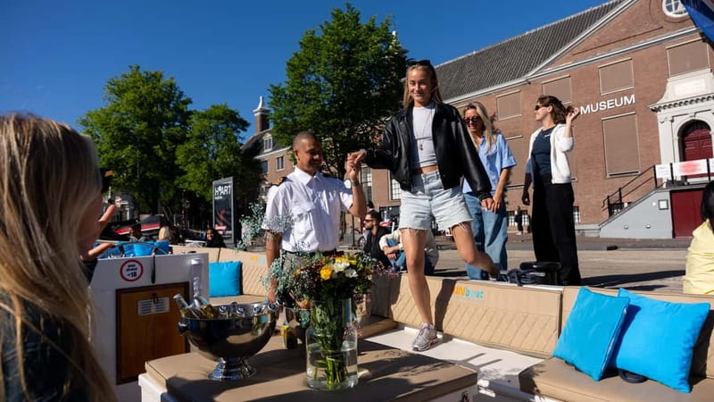 Amsterdam: Canal Cruise in Open Boat with Drink Option - Choosing between Central Station and Anne Frank House