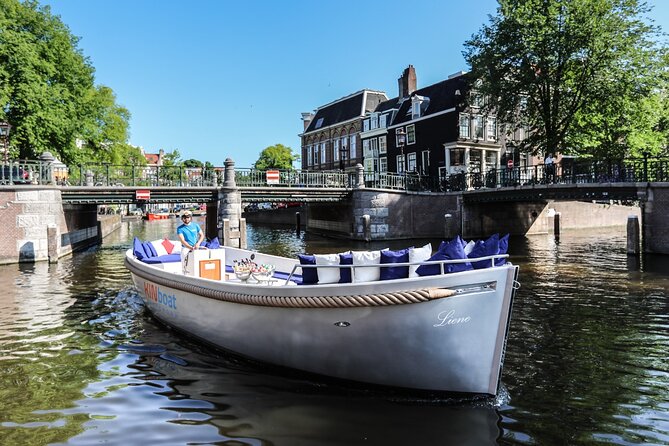Amsterdam Canal Cruise in Open Boat with Unlimited Drinks Option - What the Unlimited Drinks Upgrade Really Means