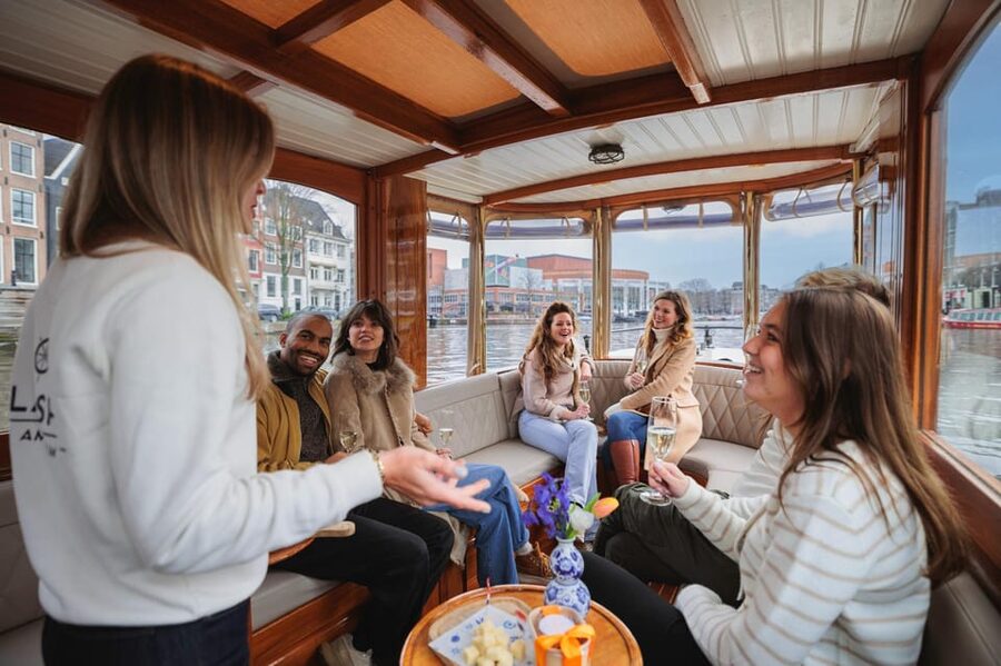 Amsterdam: Canal Cruise with Bubbles & Bites - Key things to know before boarding