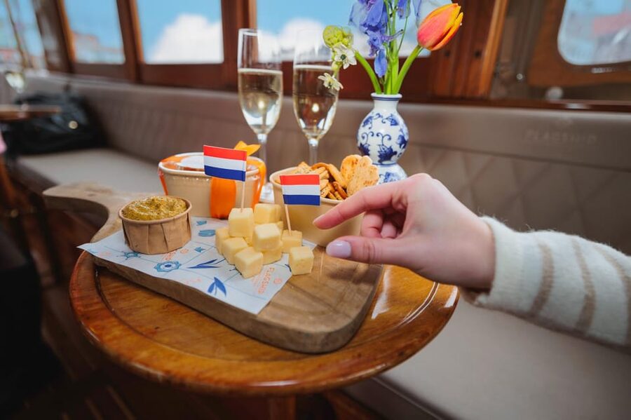 Amsterdam: Canal Cruise with Bubbles & Bites - How much value do you get for $18?